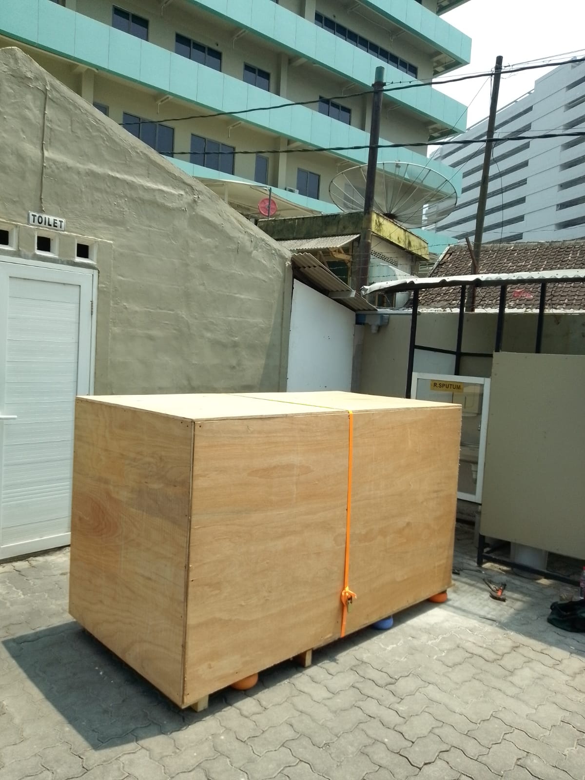 Packing perlengkapan dapur restoran